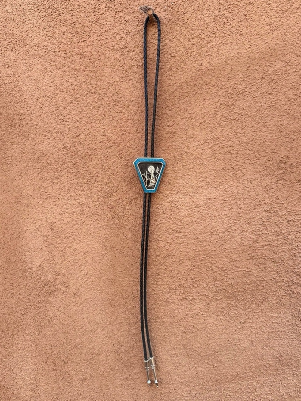 Vintage Howling Coyote with Turquoise Flake Bolo Tie